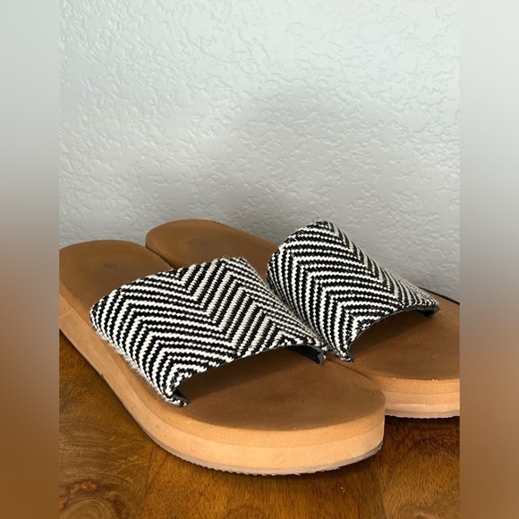 289. Shade & Shore Catalina Platform Slide Sandals Size 7 - Picture 5 of 7